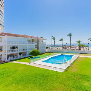 torremolinos-playamar-primera-linea-de-playa-urb-la-farola.hotelsinnerja.org/